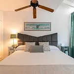 Terrazas La Caleta, * 아데제