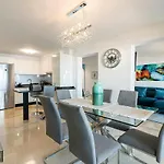 Terrazas La Caleta, 아파트 아데제